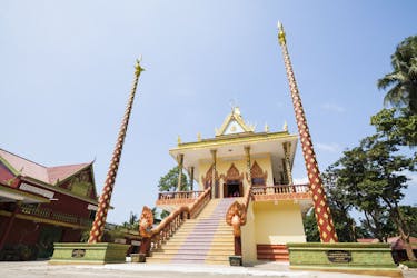 Circle of life in Sihanouk Ville private tour by tuk tuk